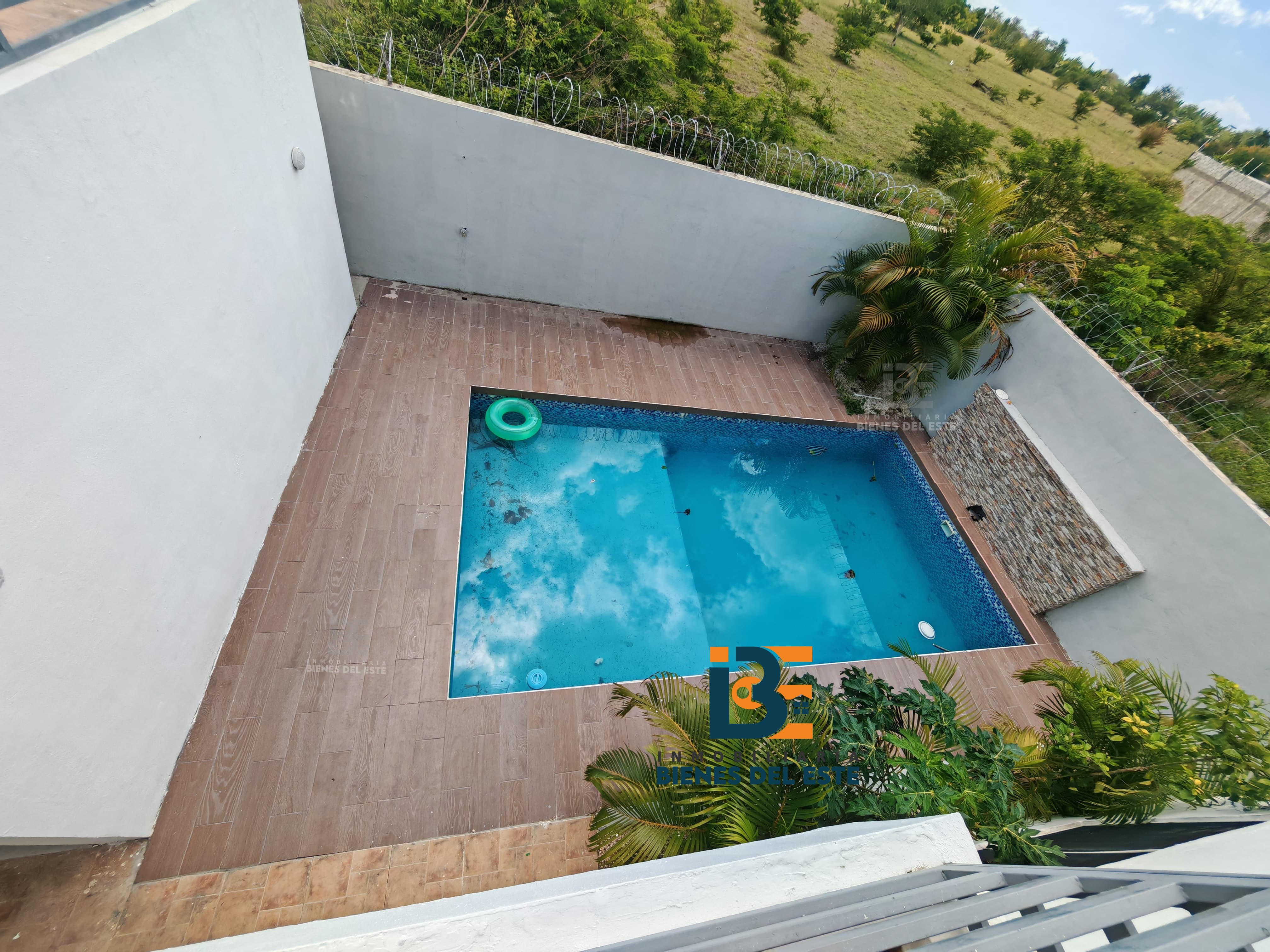 casas - Se Renta Hermosa Casa de Dos Niveles con piscina  8