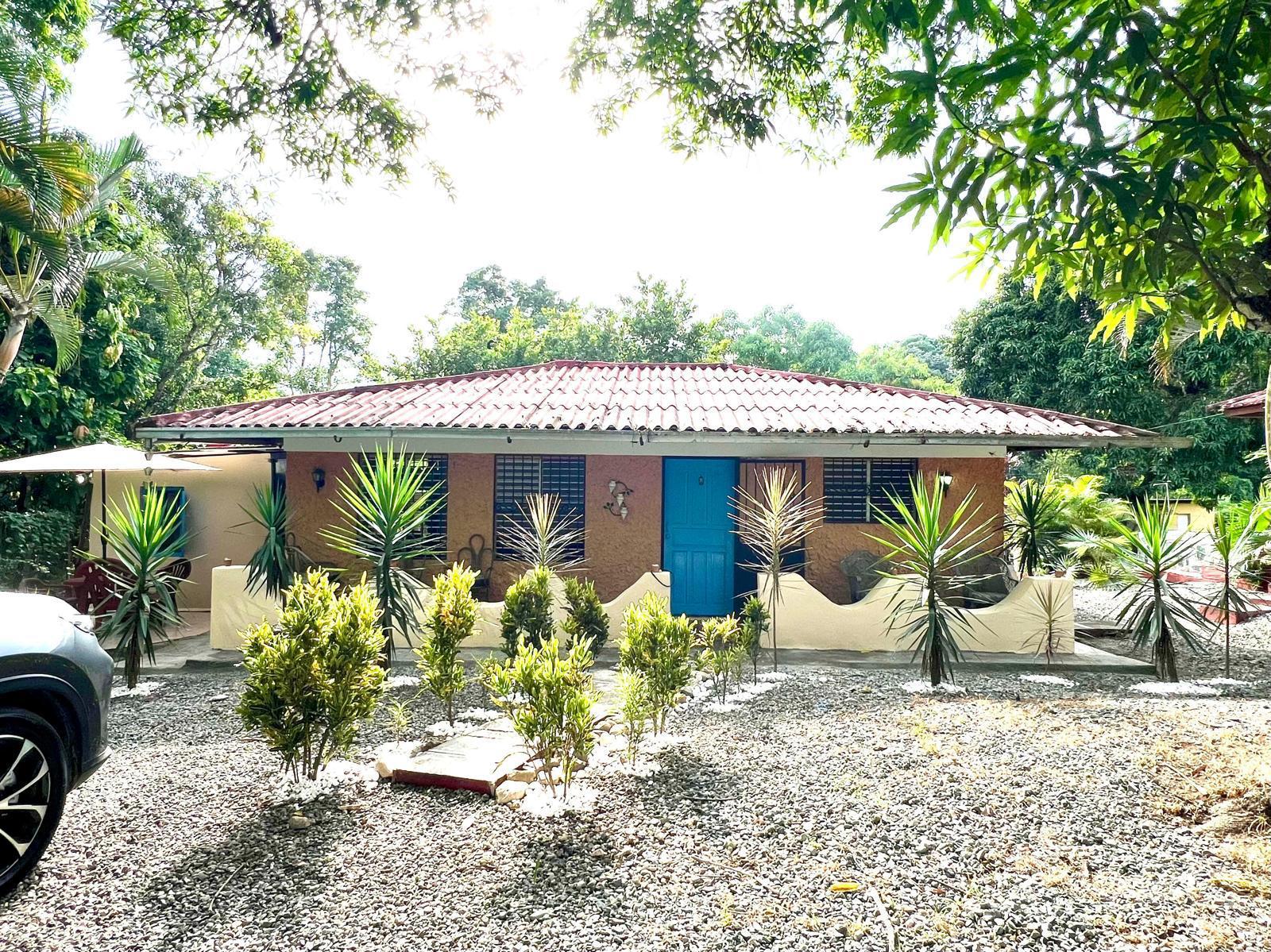 casas vacacionales y villas - Vendo villa campestre en don juan monte plata  5