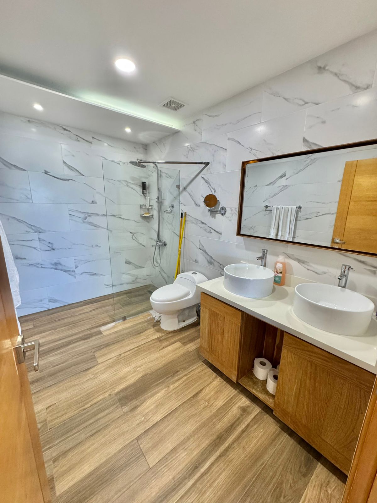 apartamentos - Vendo Ph en naco 4 habitaciones con su baño dos pa