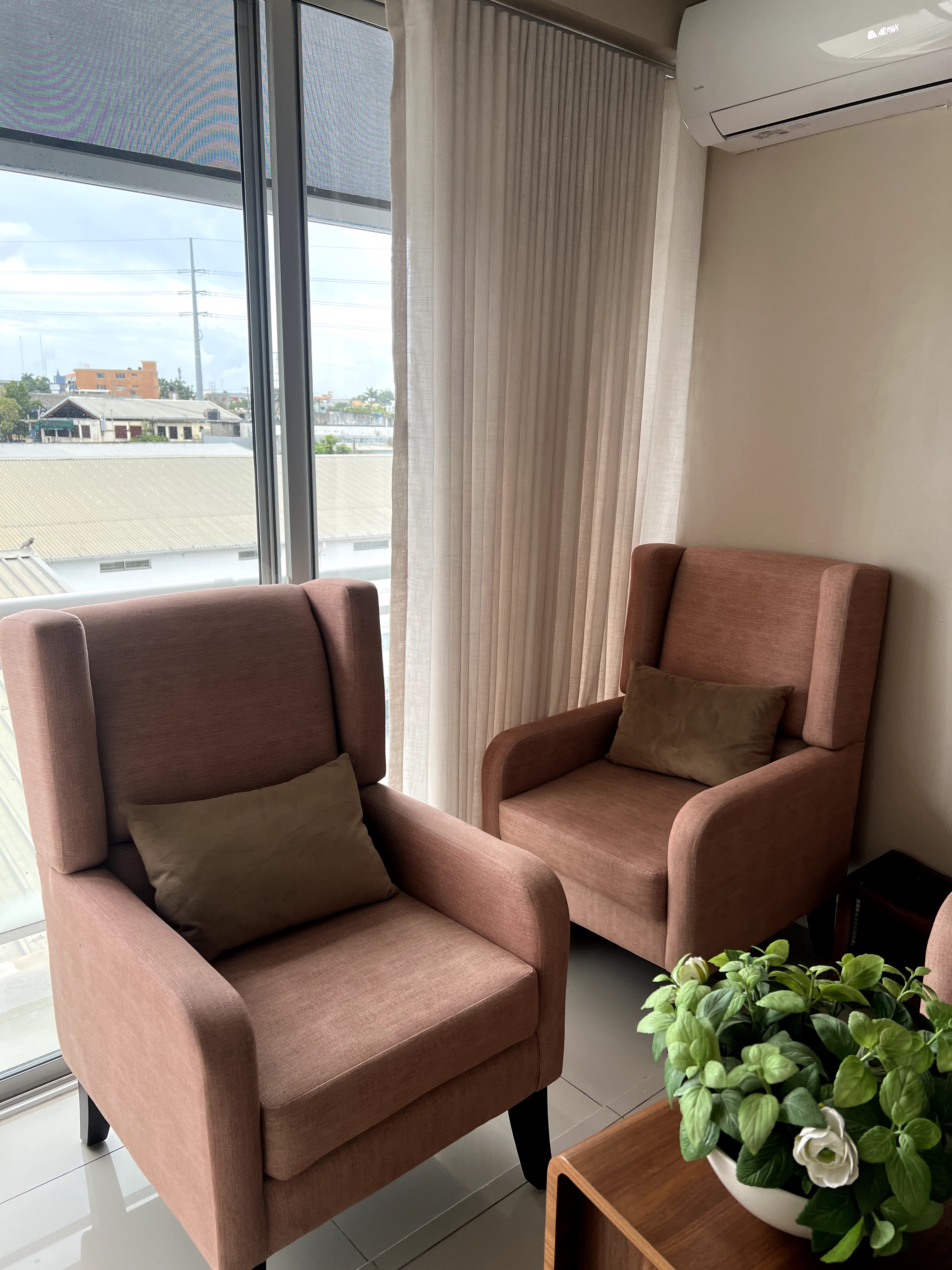 muebles y colchones - Butacas individuales y muebles en excelente estado 3