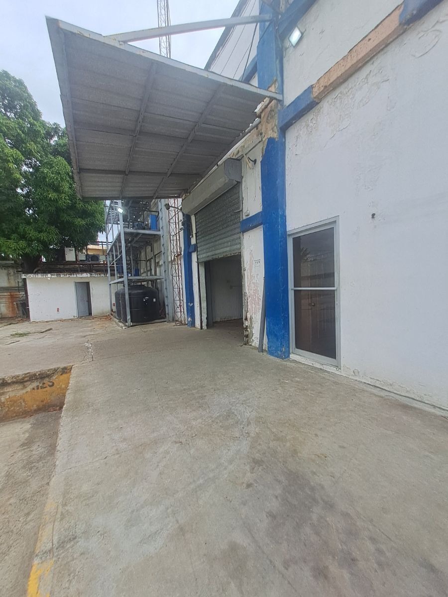 otros inmuebles - Nave  2 niveles 1,200 mts con cuarto frio  en la A 1