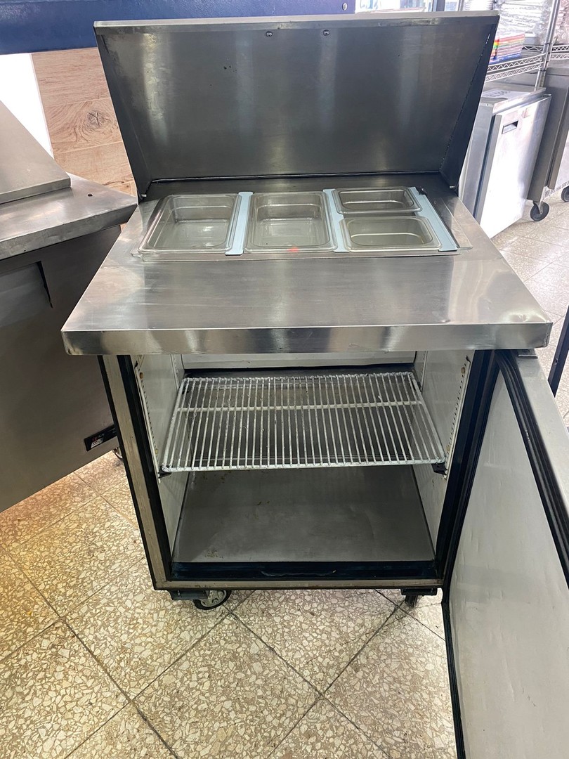 equipos profesionales - Mesa Fria de 26" True  2