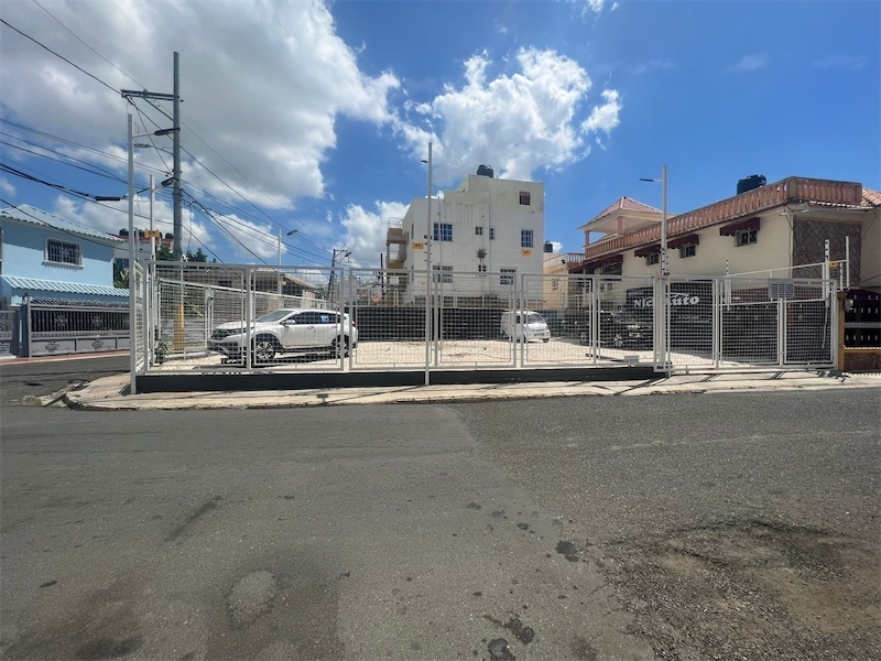 solares y terrenos - Venta de solar comercial en la autopista de san Isidro Santo Domingo este 