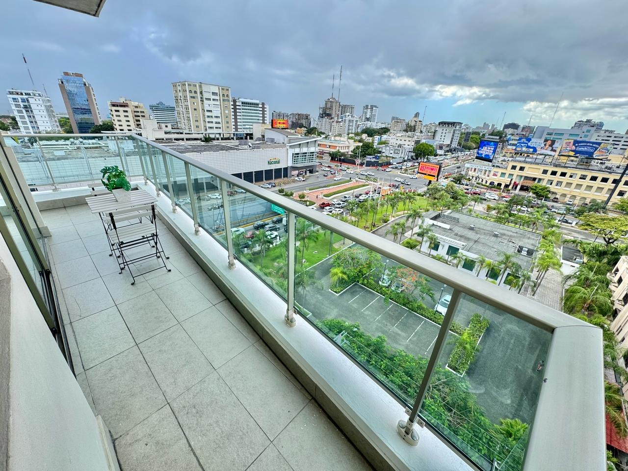 apartamentos - Vendo naco amueblado o línea blanca una hab dos ba