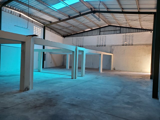 oficinas y locales comerciales - Nave en alquiler en Hato Mayor, Santiago de los Caballeros 0