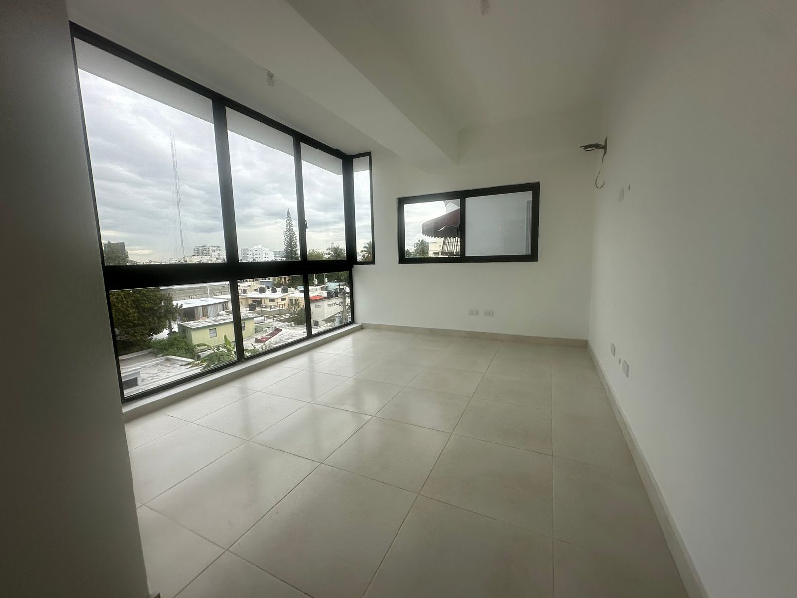 apartamentos - Alquiló nuevo Renacimiento piso 4 lí US$1,500 cons 1