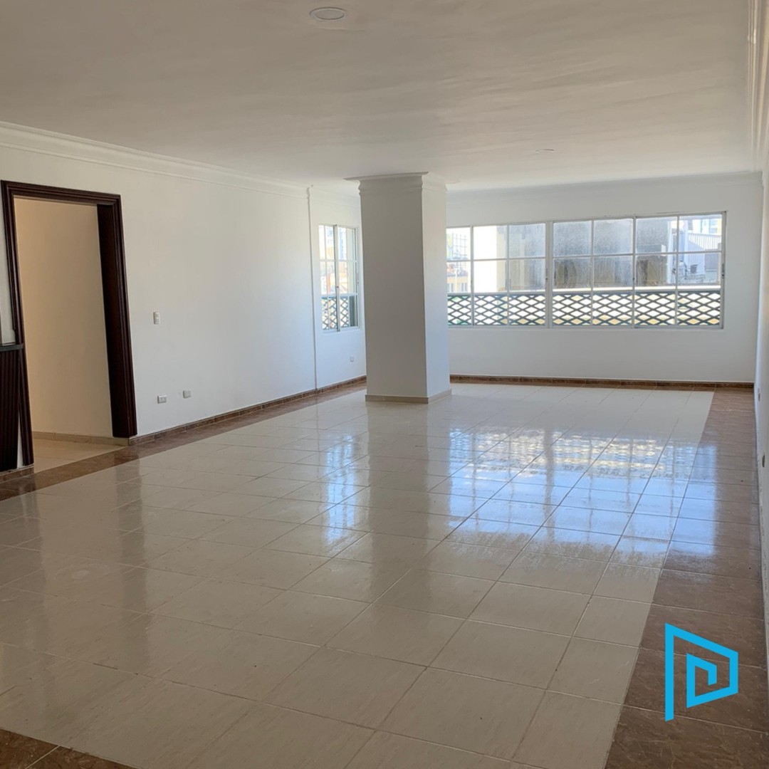 apartamentos - Esperilla

Alquilo apartamento clásico con baños remodelados.
 5