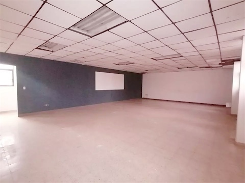 oficinas y locales comerciales - Local amplio en naco  4