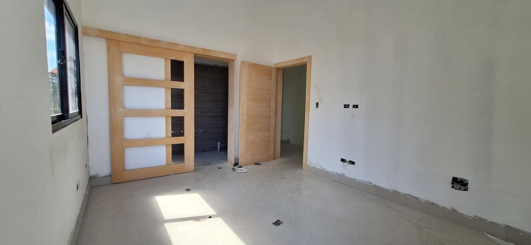 casas - Casa en venta San Pedro De Macoris #24-1462 cuatro dormitorios, 4.5 baños. 1