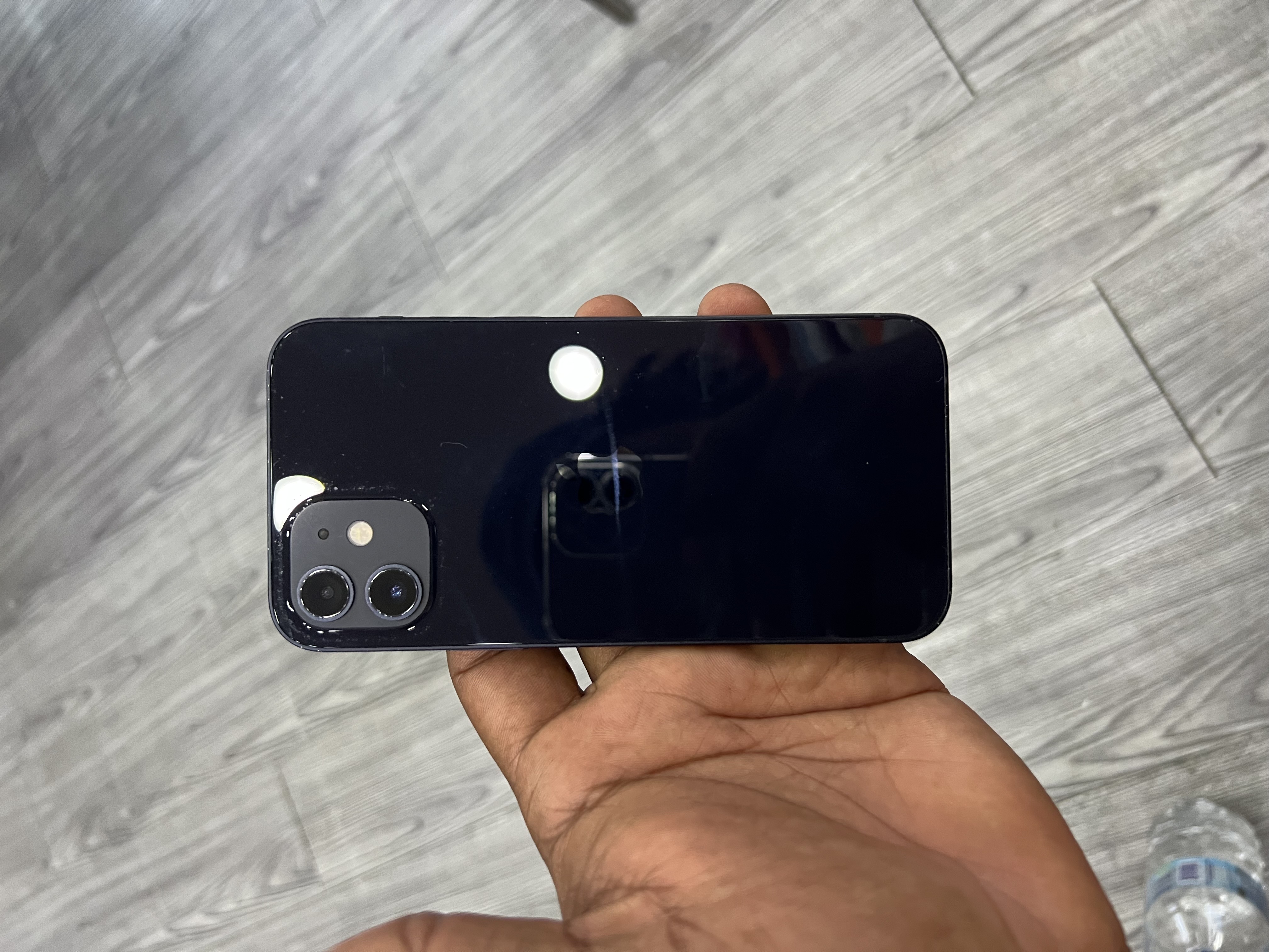 celulares y tabletas - vendo iPhone 12 normal de 63 batería en 83 2