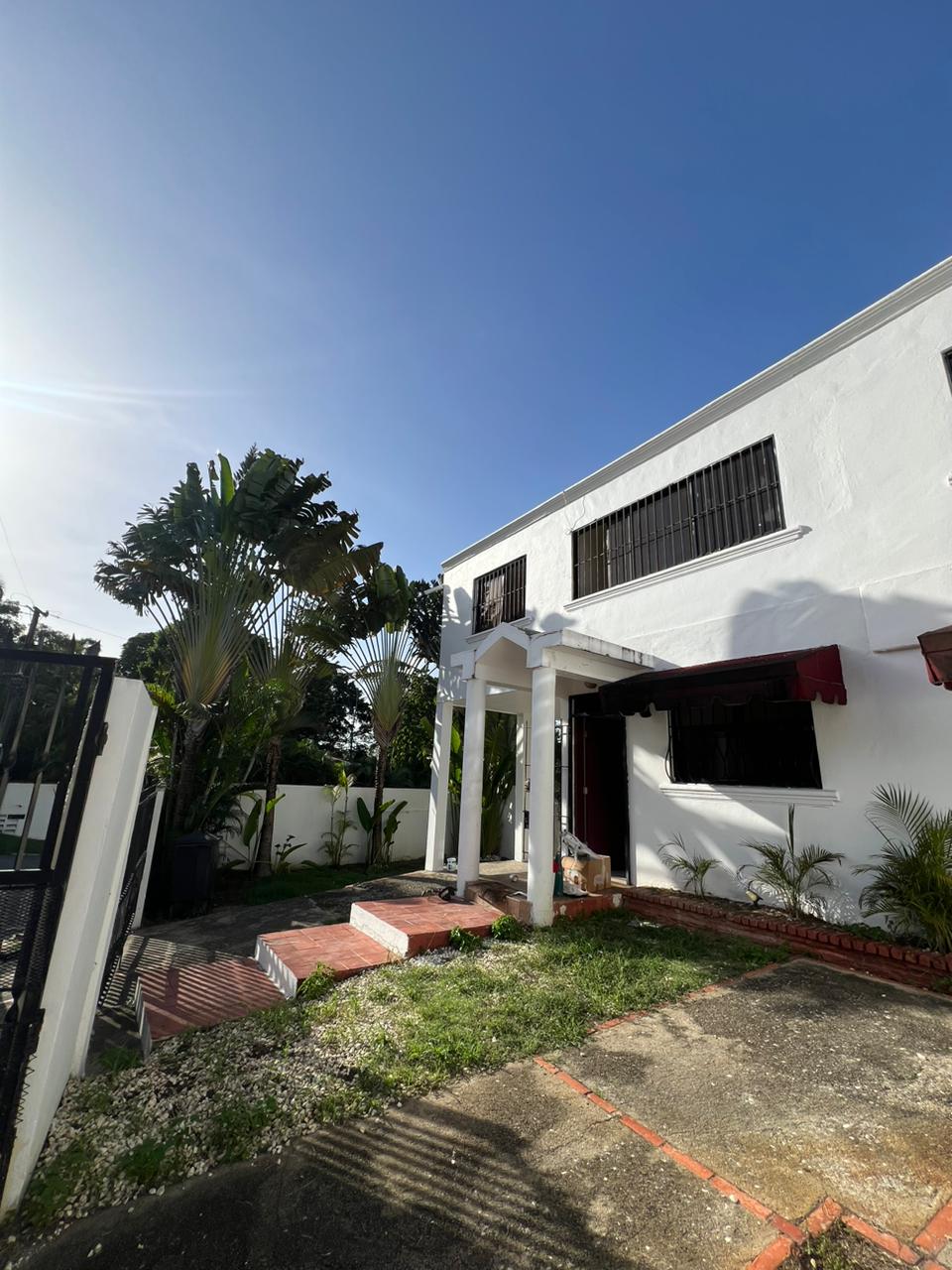 casas - Vendo Casa en Altos de Arroyo Hondo 2 y alquiler  7
