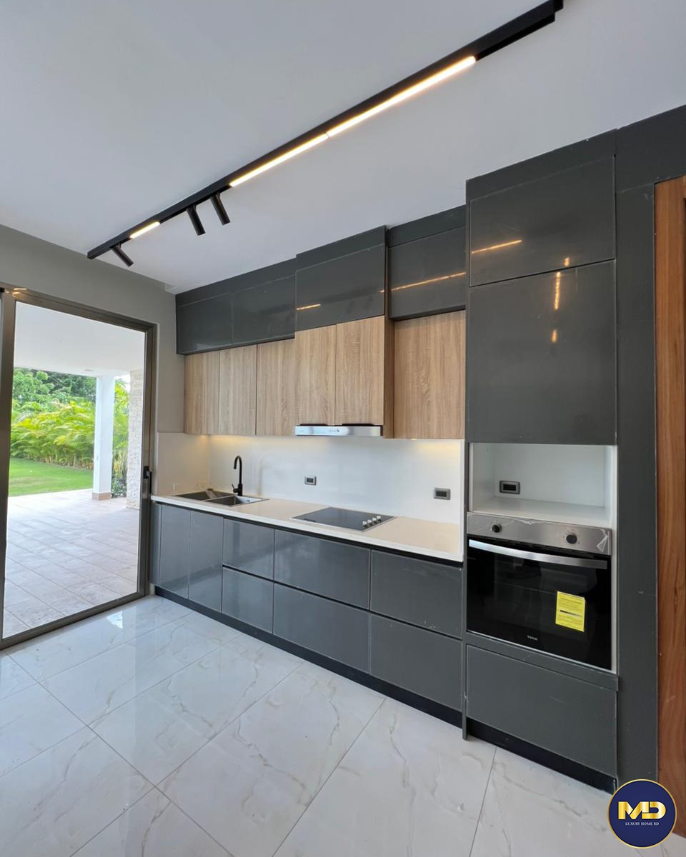 casas vacacionales y villas -  SE VENDE VILLA DE LUJO CON PISCINA Y TERRAZA  UBICADA EN PLAYA NUEVA ROMANA 1