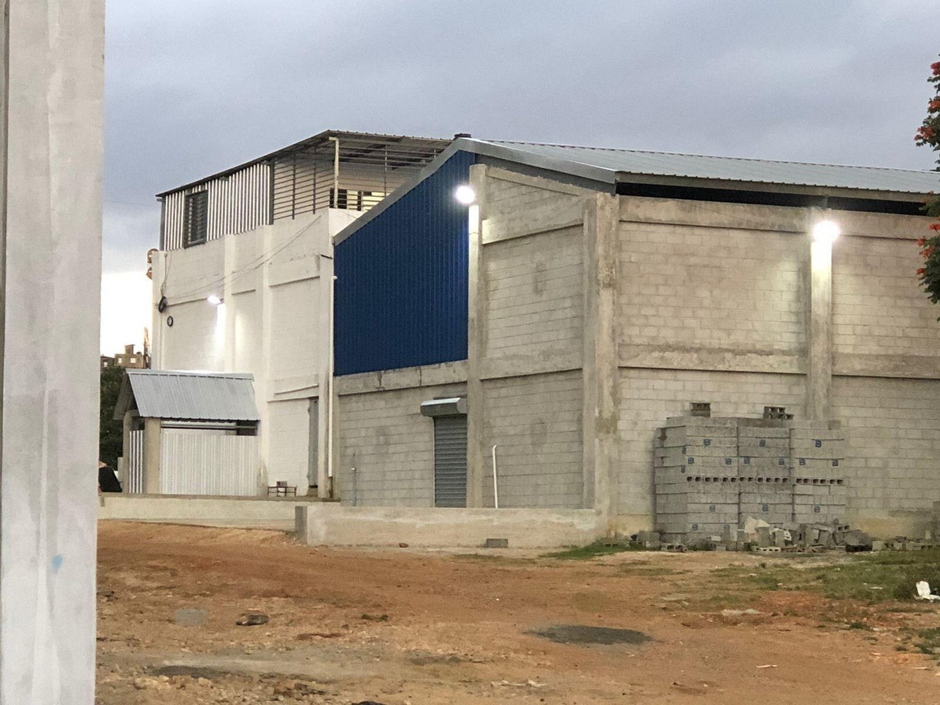 oficinas y locales comerciales - Proyecto de naves industriales  4