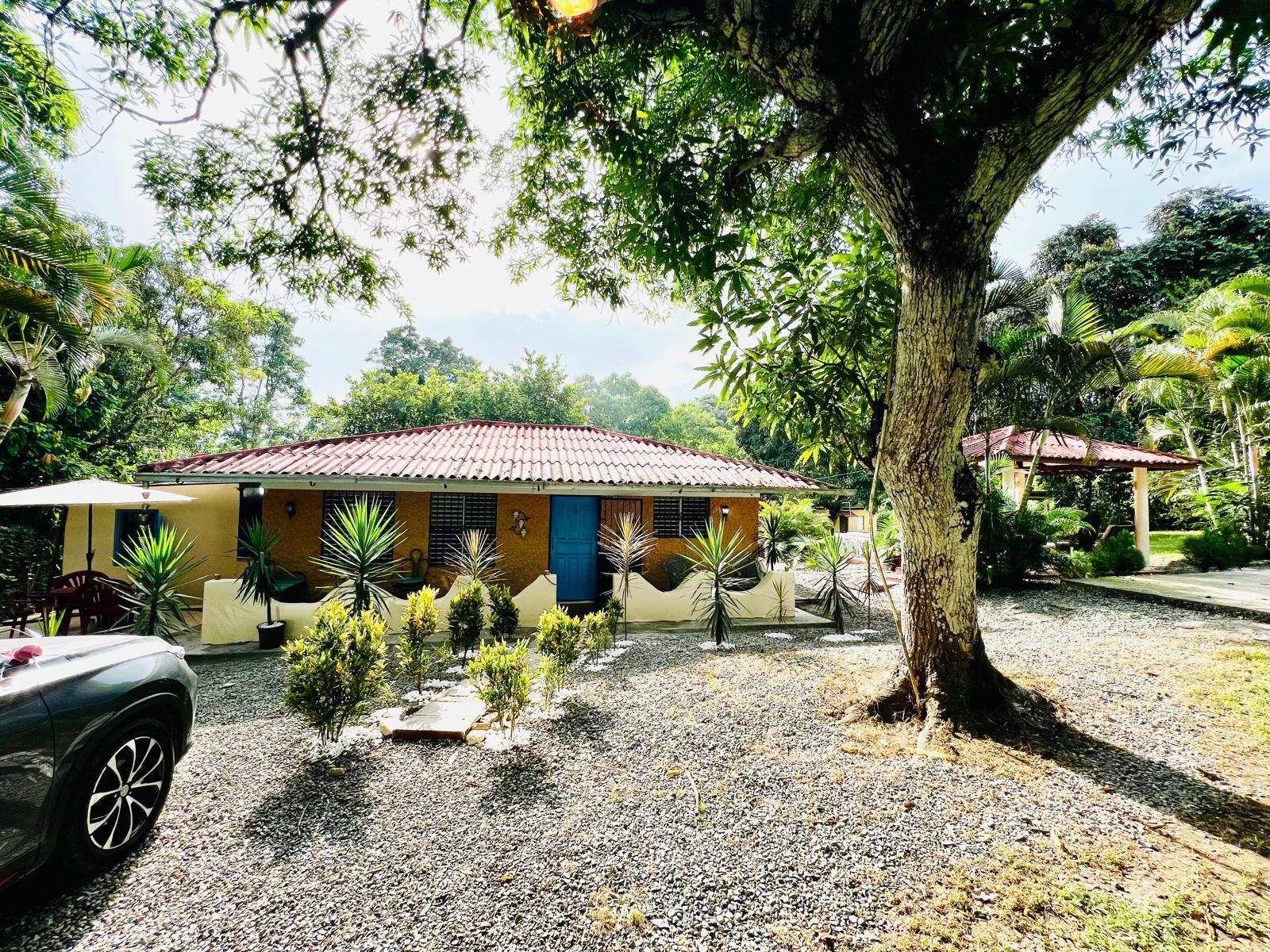 casas vacacionales y villas - Vendo villa campestre en don juan monte plata  6