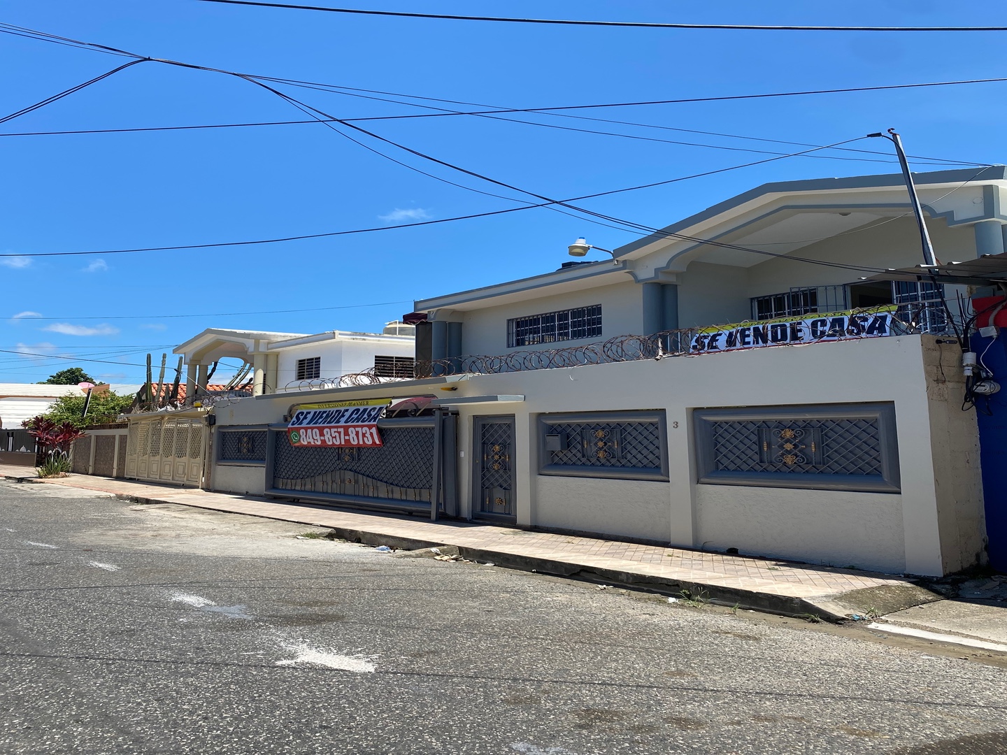 casas - Bellissima casa de dos niveles , residencial los Alpes zona oriental, 0