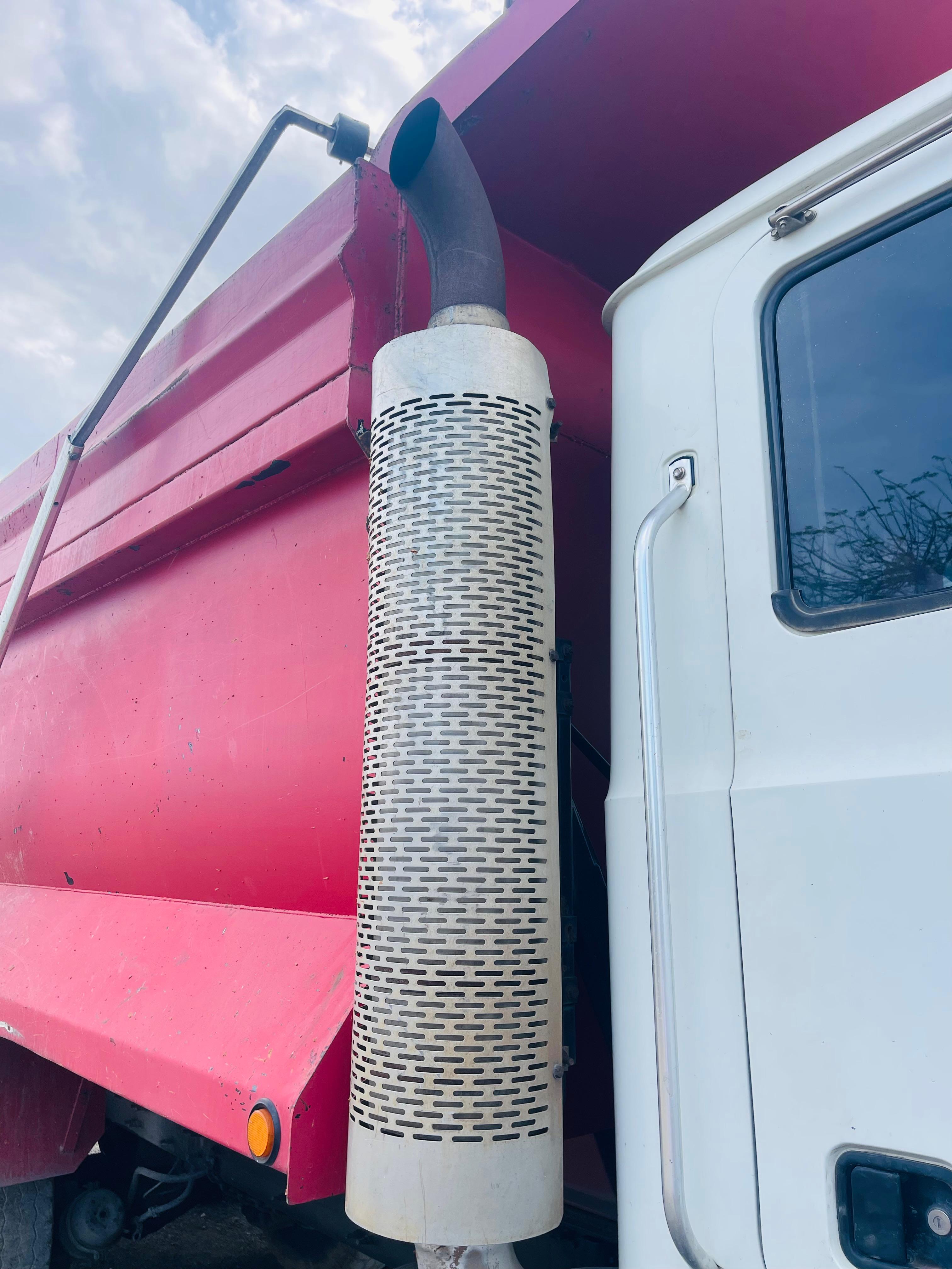 camiones y vehiculos pesados - CAMION MACK VOLTEO 1