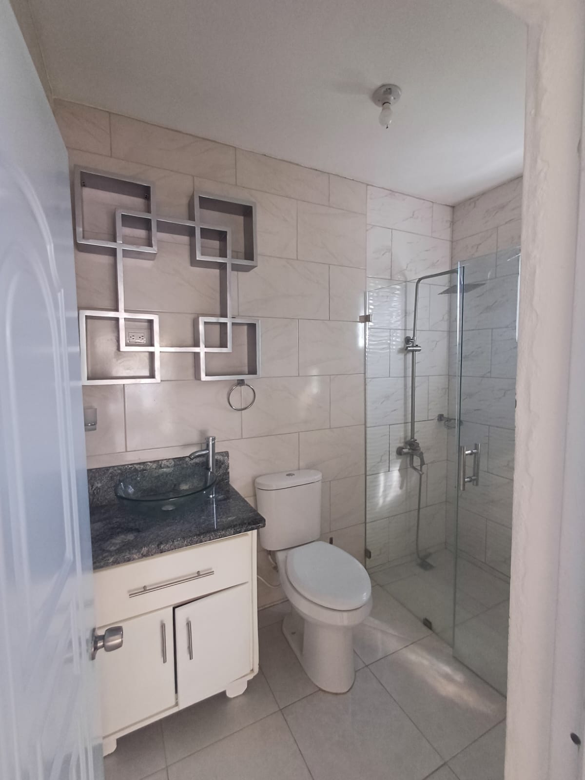 casas - CASA EN VENTA EN LOS PRADOS DEL REY, SANTIAGO. 7