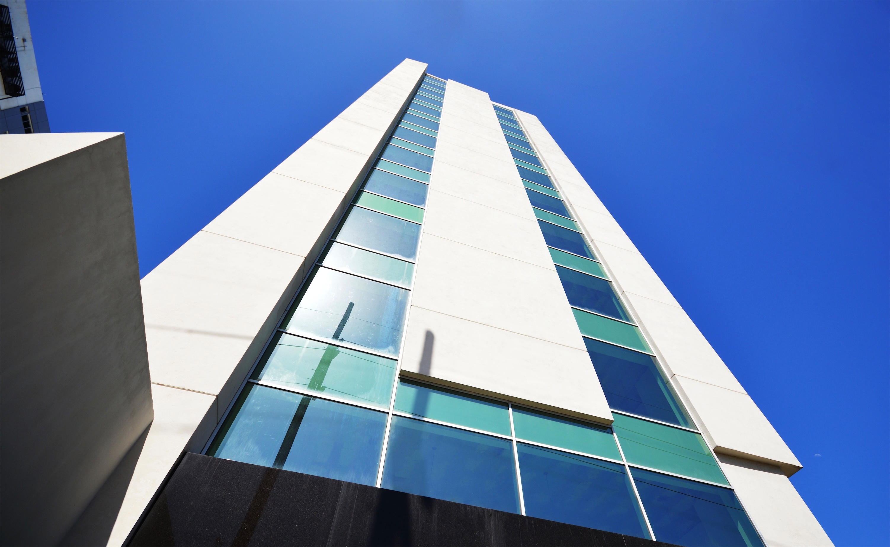 oficinas y locales comerciales - Piantini torre corporativa 6,100m2 150 parqueos