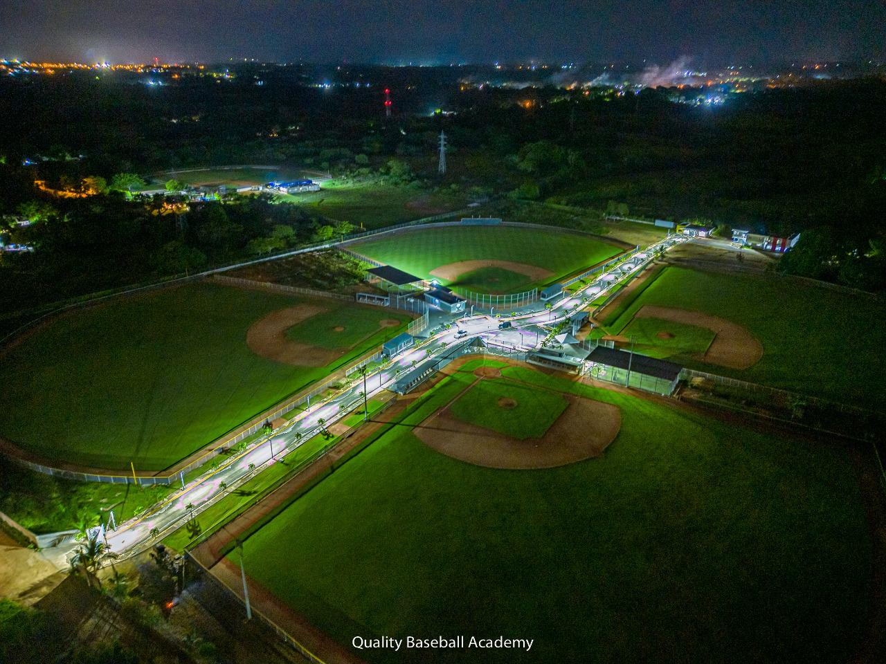 solares y terrenos - VENTA ACADEMIA DE BASEBALL TERRENO APT0 PARA OTROS USOS “SANTO DOMINGO” 1