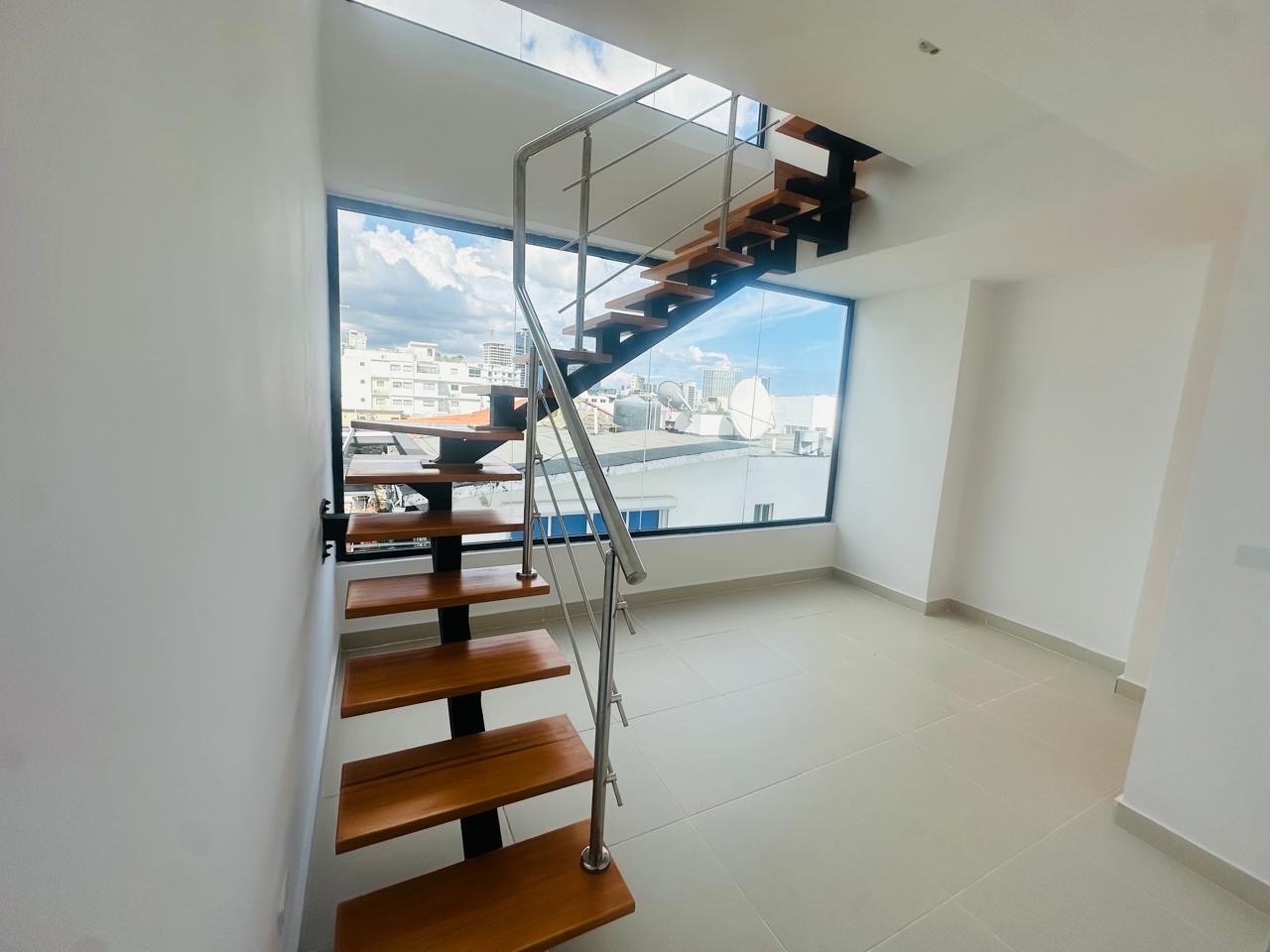 penthouses - Evaristo morales 

Tenemos disponibles PENTHOUSE 2 niveles 
Semi amueblado 

 5