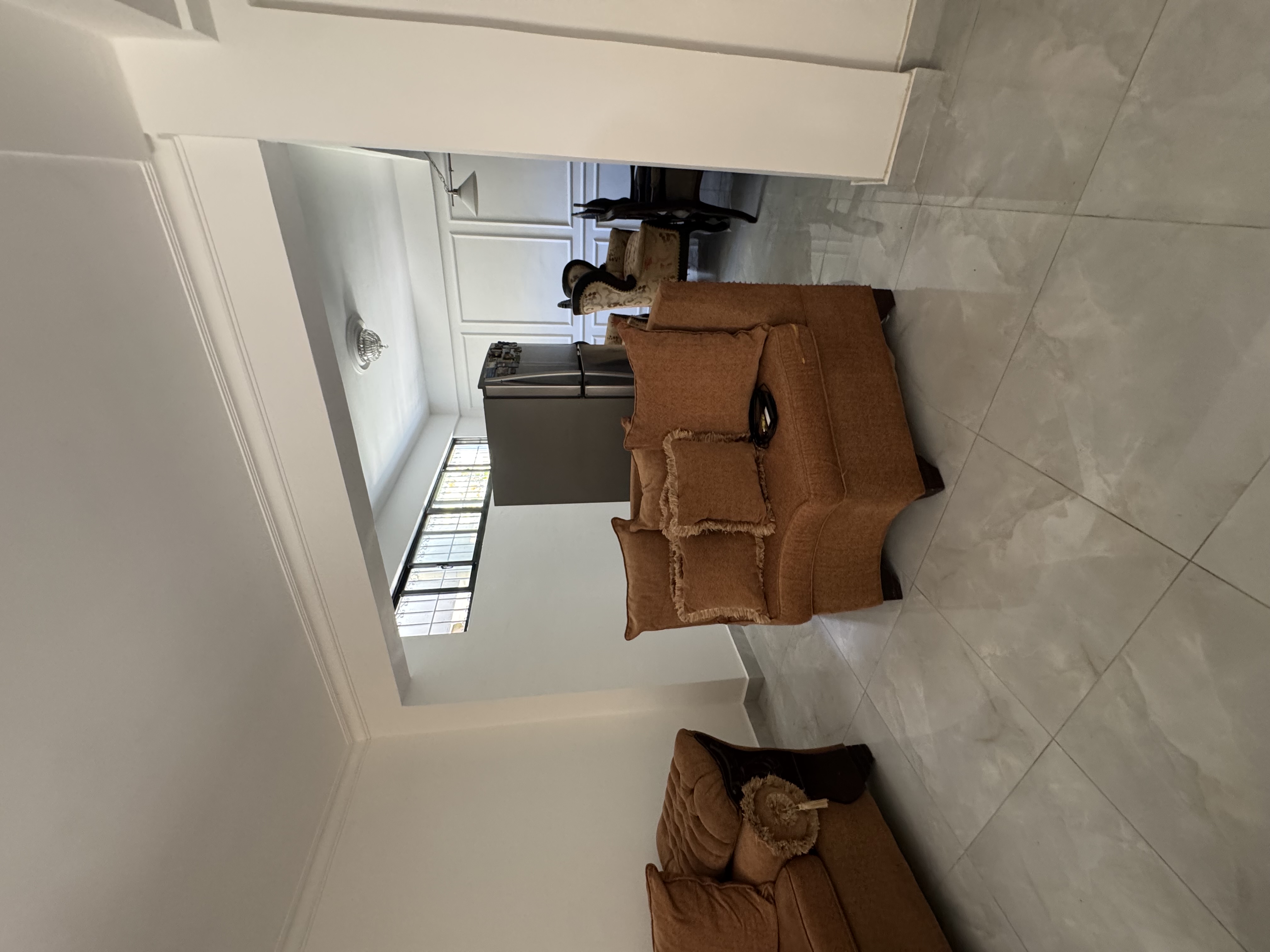 muebles y colchones - Elegante sofá seccional en caoba para 6 personas.  3