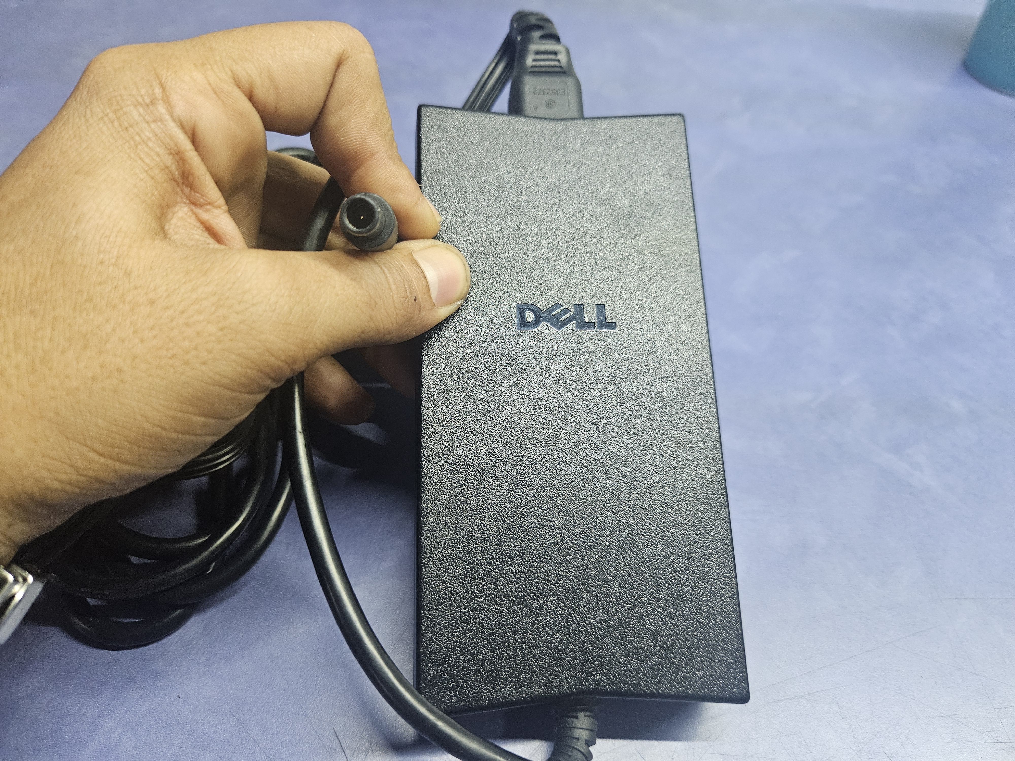 computadoras y laptops - Cargador Dell plug fino y ancho 130W original 5