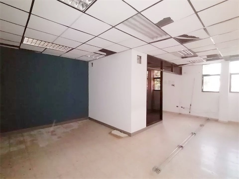 oficinas y locales comerciales - Local amplio en naco  5