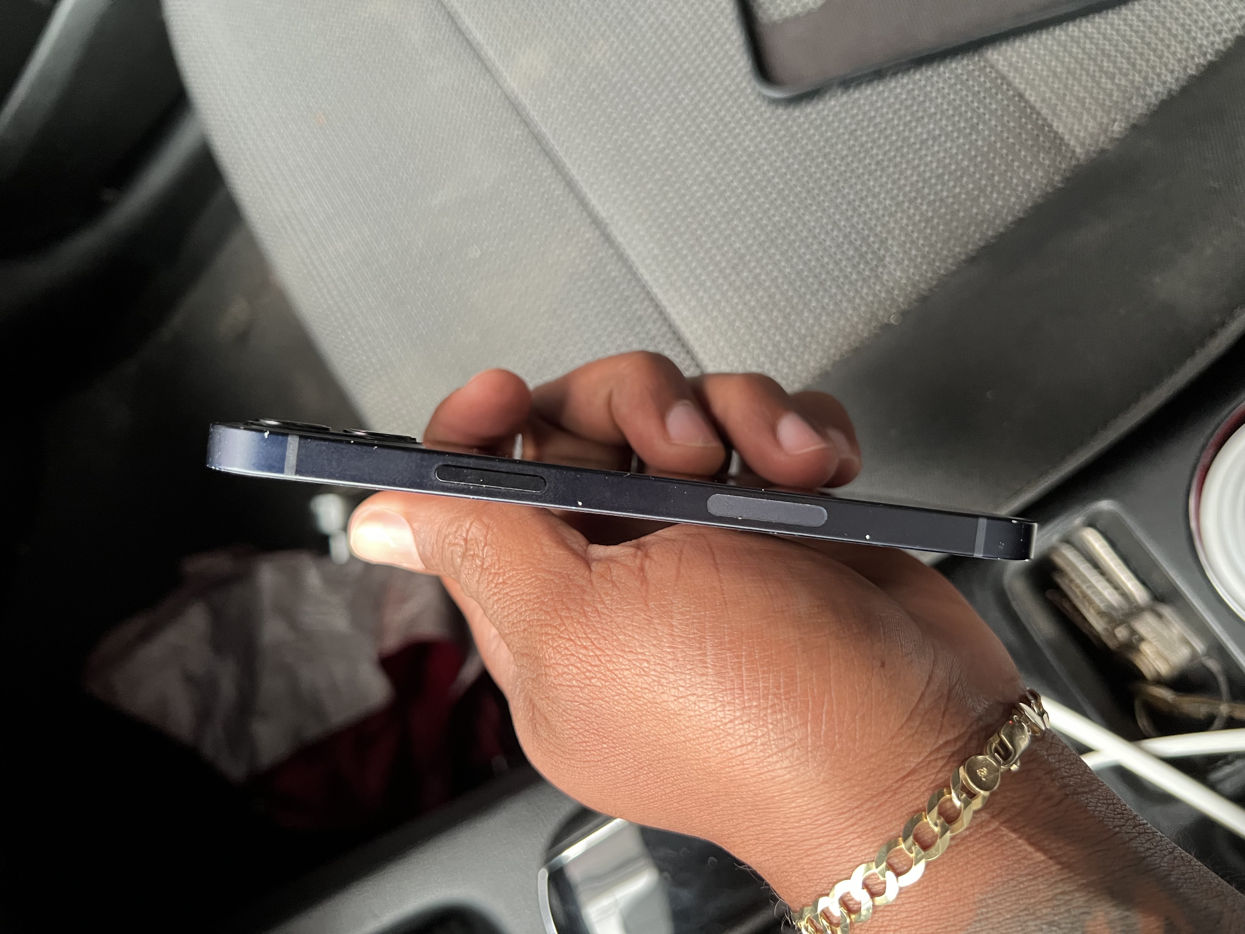 celulares y tabletas - vendo iPhone 12 normal de 63 batería en 83 3