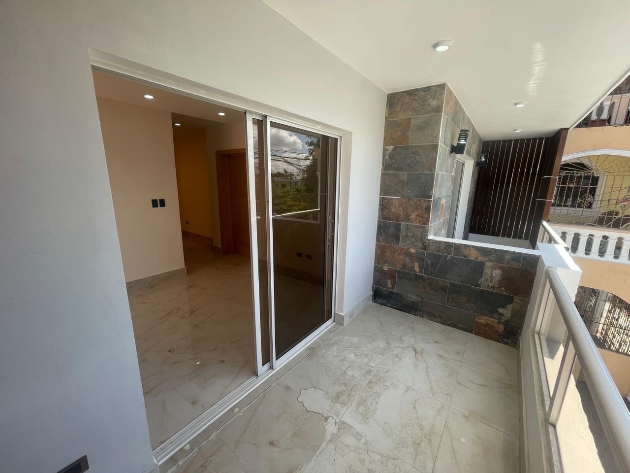 casas - venta de casa en la autopista de san isidro brisa oriental Santo Domingo este  8