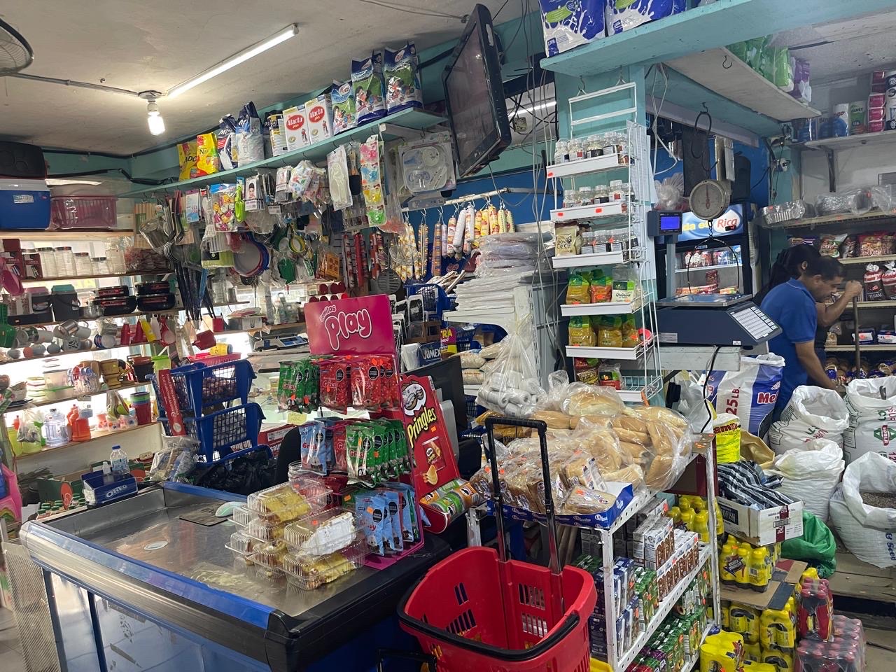 otros inmuebles - venta de Almacén en Santo Domingo este con ingresos mensuales de 4,5millones 3