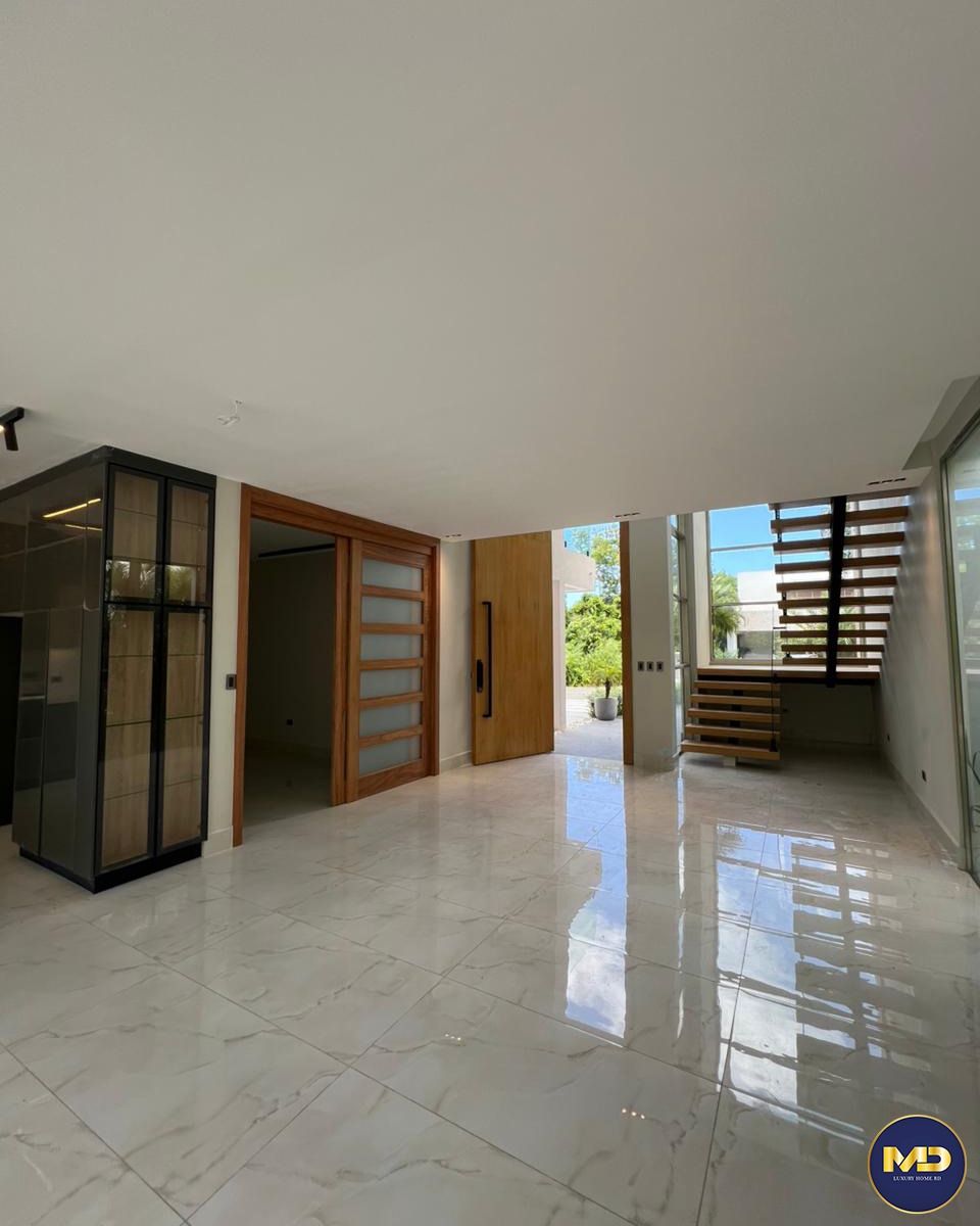 casas vacacionales y villas -  SE VENDE VILLA DE LUJO CON PISCINA Y TERRAZA  UBICADA EN PLAYA NUEVA ROMANA 2