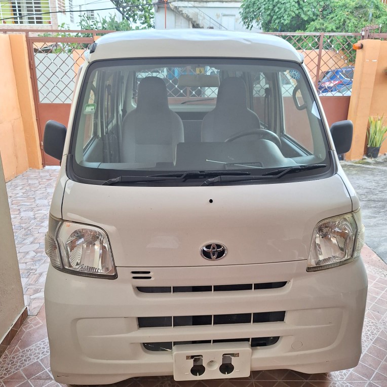 jeepetas y camionetas - Toyota Pixis van 2017 0