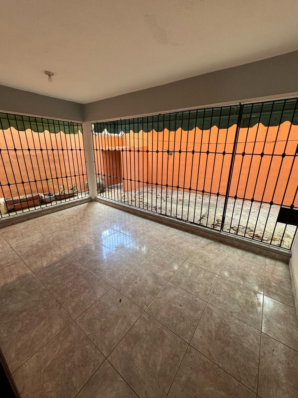 casas - venta de casa de dos niveles en Alma Rosa 2 por el parque Italia Santo Domingo  7