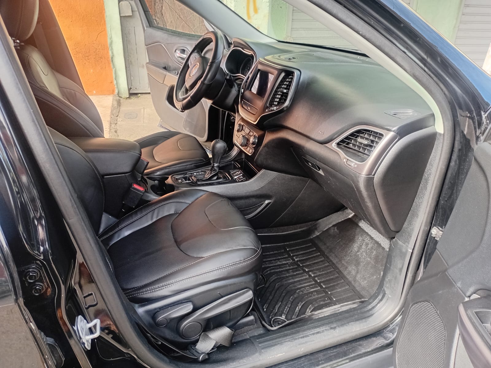 jeepetas y camionetas - Jeep Cherokee latitude - 2019 9