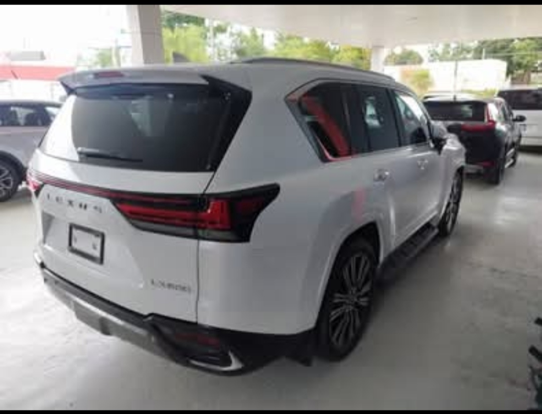 jeepetas y camionetas - 2023 Lexus LX 600 Luxury  2