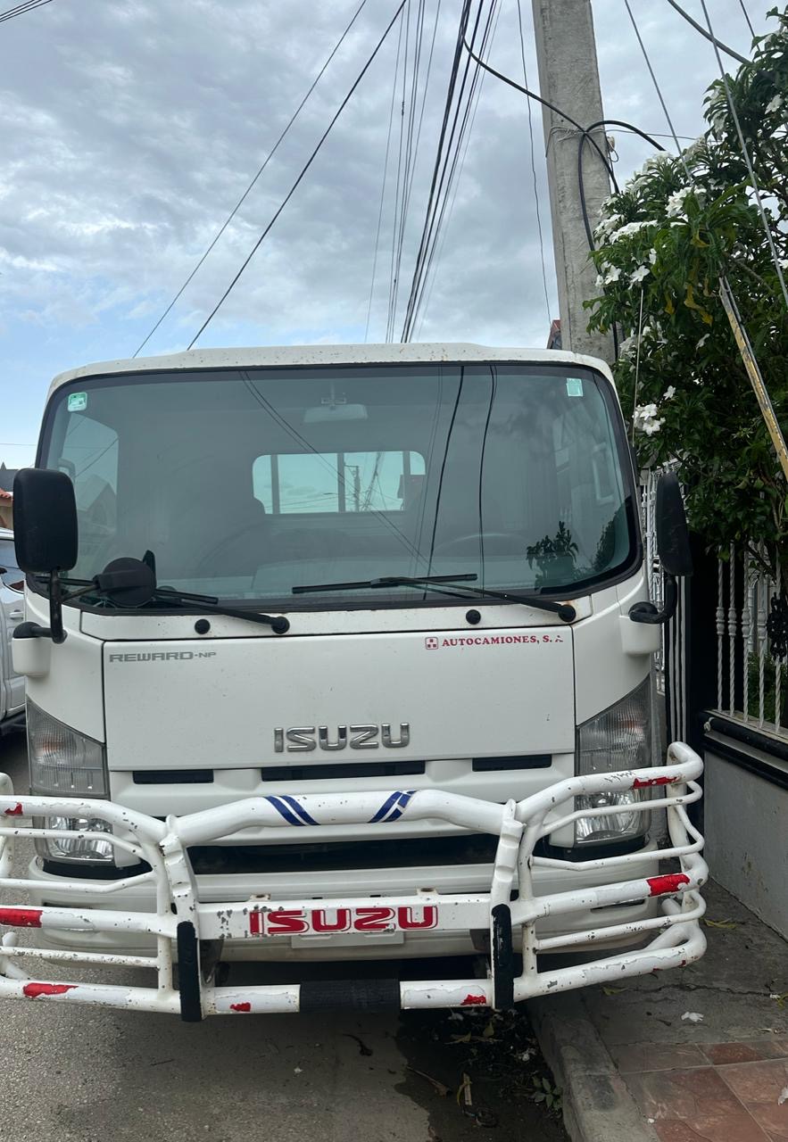 camiones y vehiculos pesados - ISUZU NPR 2015