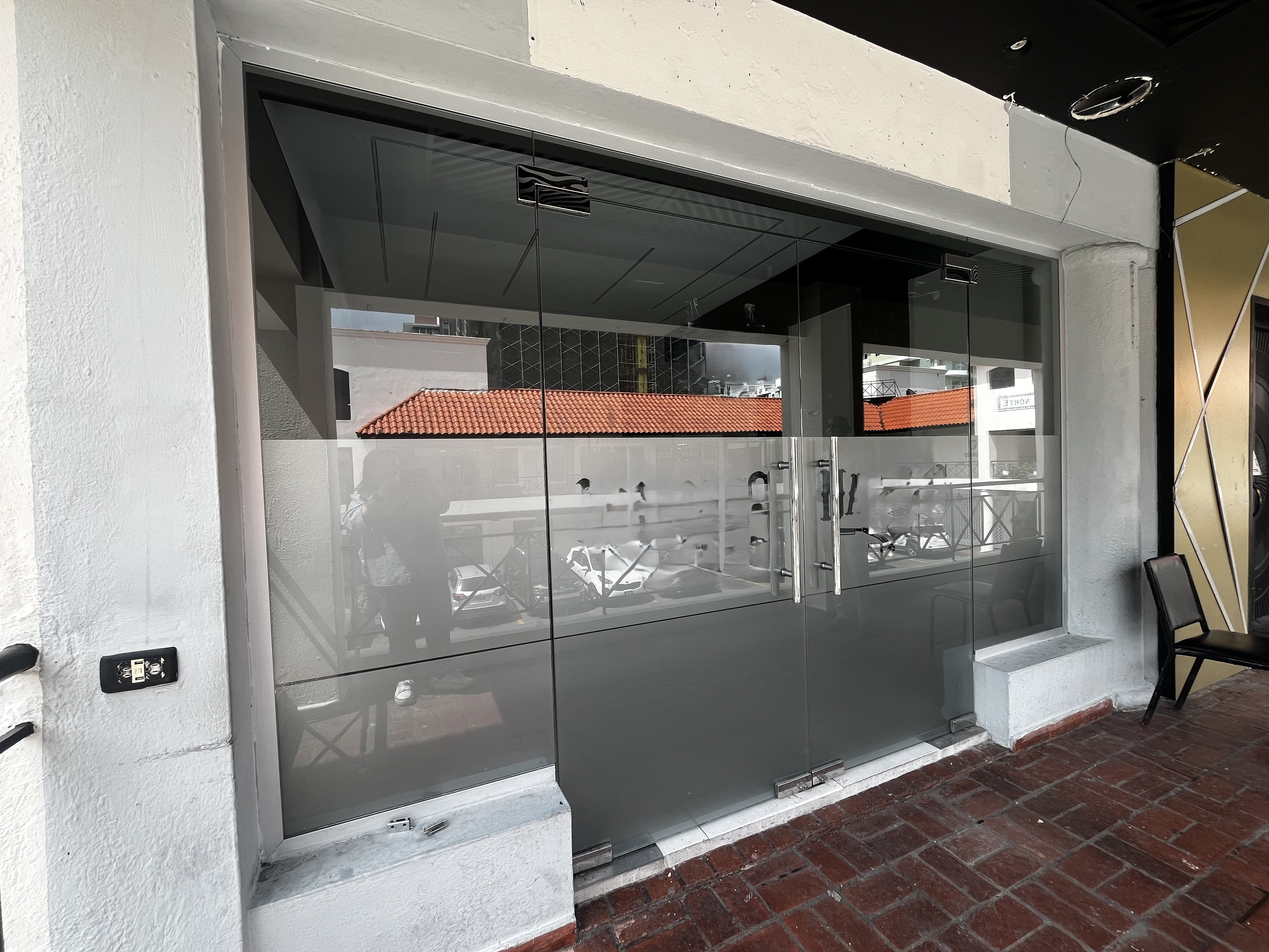 oficinas y locales comerciales - Local Comercial Alquiler Piantini  de 64 m2 4