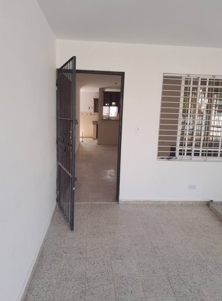 casas - Casa De 4 Hab. 1 Baño, Prox. León Jiménez, 27 De F 3
