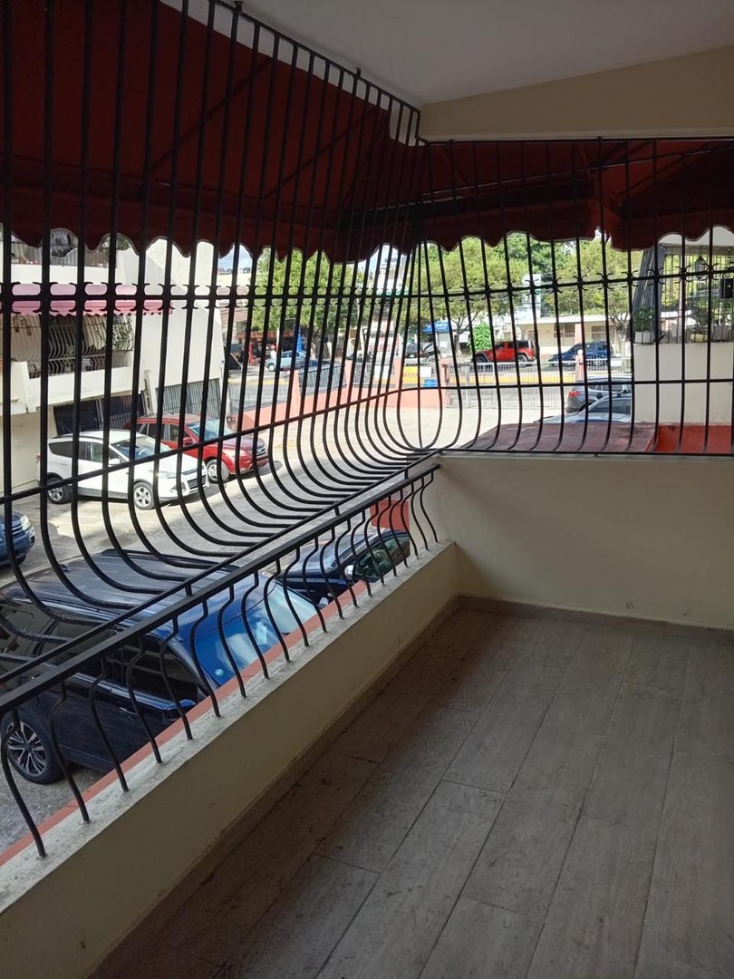 apartamentos - Vendo Apto. 
Bella Vista Sur
Tradicional remodelado
Piso 2 
120mts2. 3 Hab