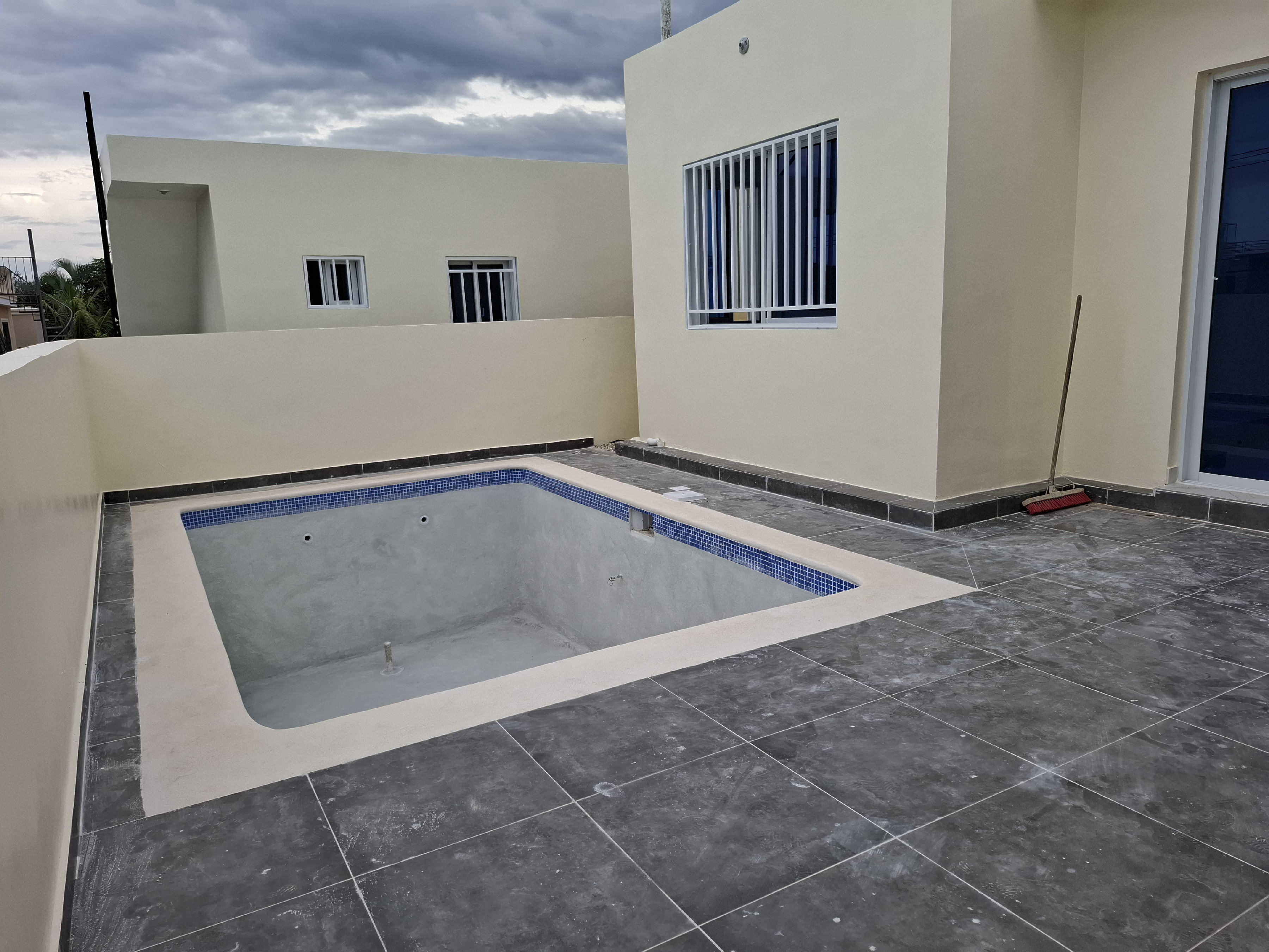 casas - Amplia y acogedora casa con piscina lista para mudarse en lugar tranquilo  4
