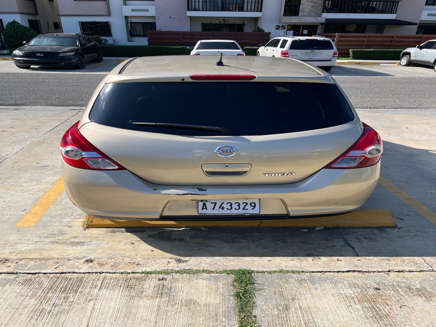 carros - Nissan Tiida 2011 en buenas condiciones  1