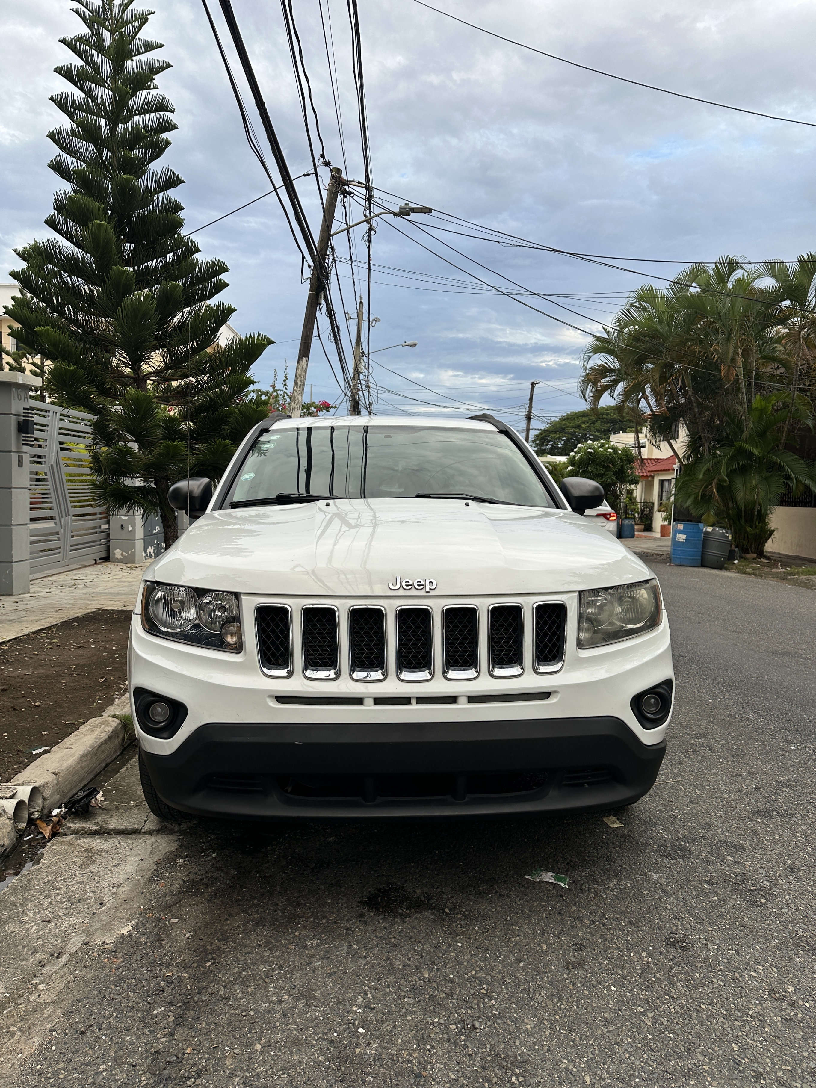 jeepetas y camionetas - Jeep Compass en excelente estado – Automática, con papeles al día.  0
