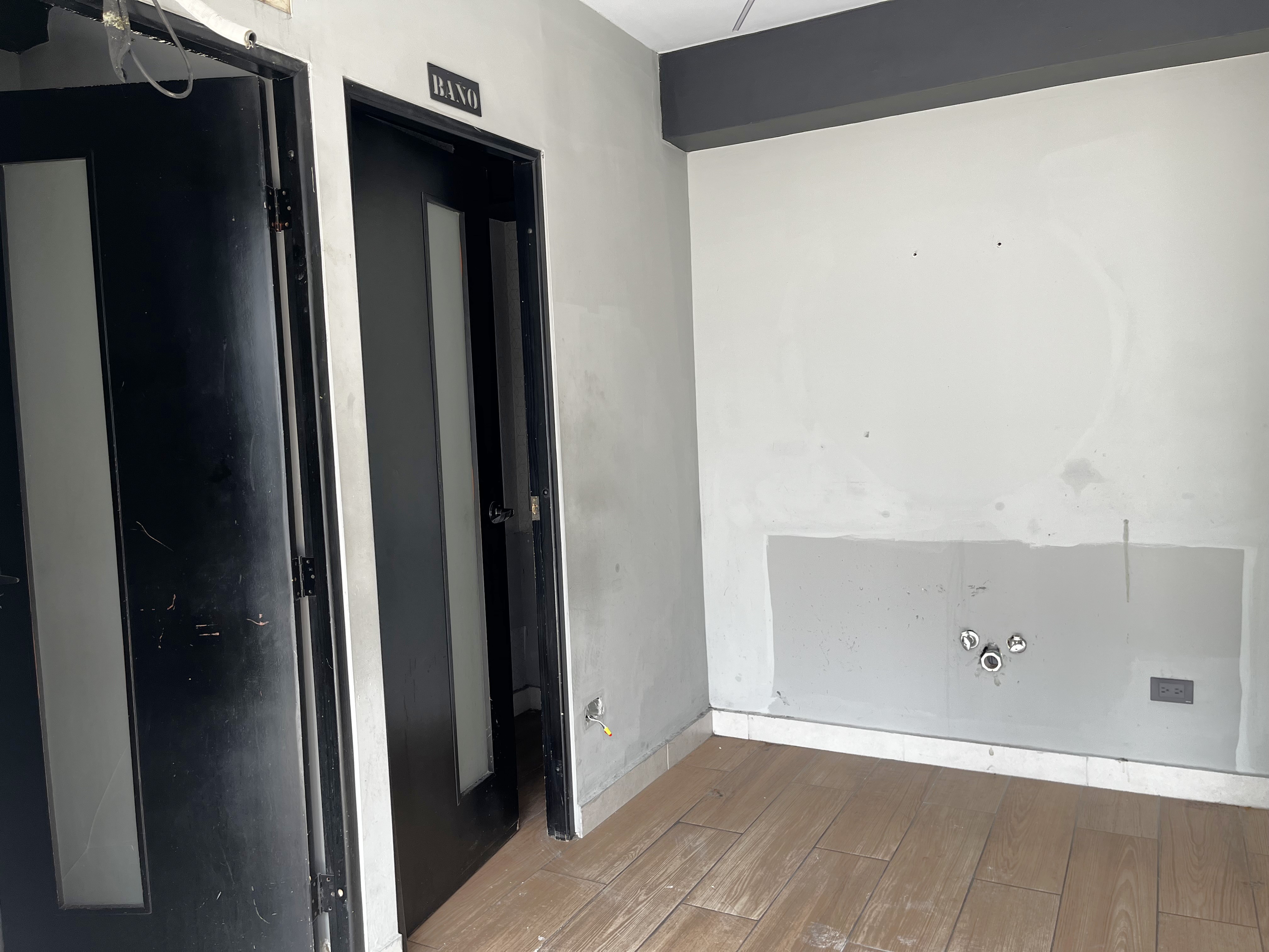 oficinas y locales comerciales - Local Comercial Alquiler Piantini  de 64 m2 5