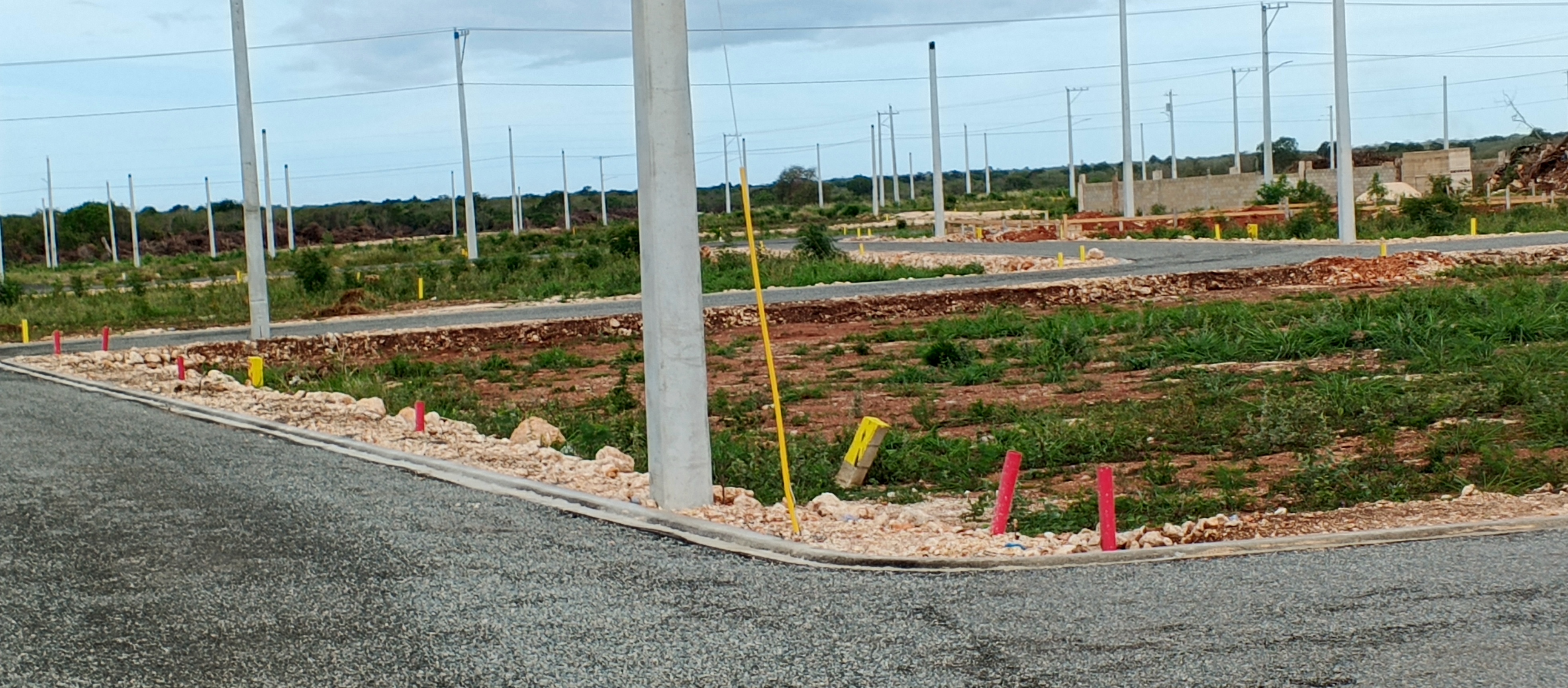 solares y terrenos - OFERTA POR EL MES DE LAS MADRES SEPARACIÓN RD$25,000,  2
