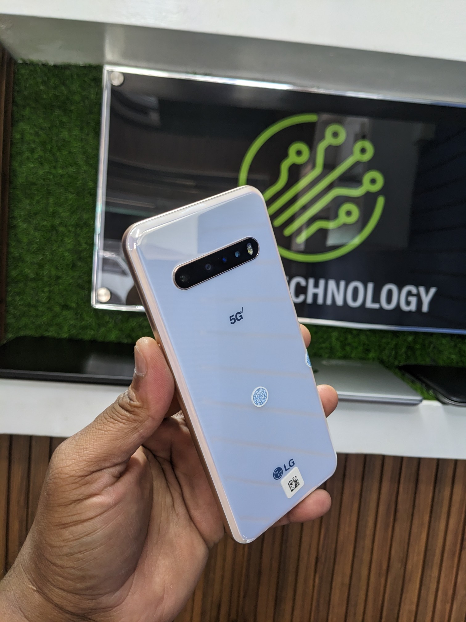 celulares y tabletas - V60 tuinq LG 2
