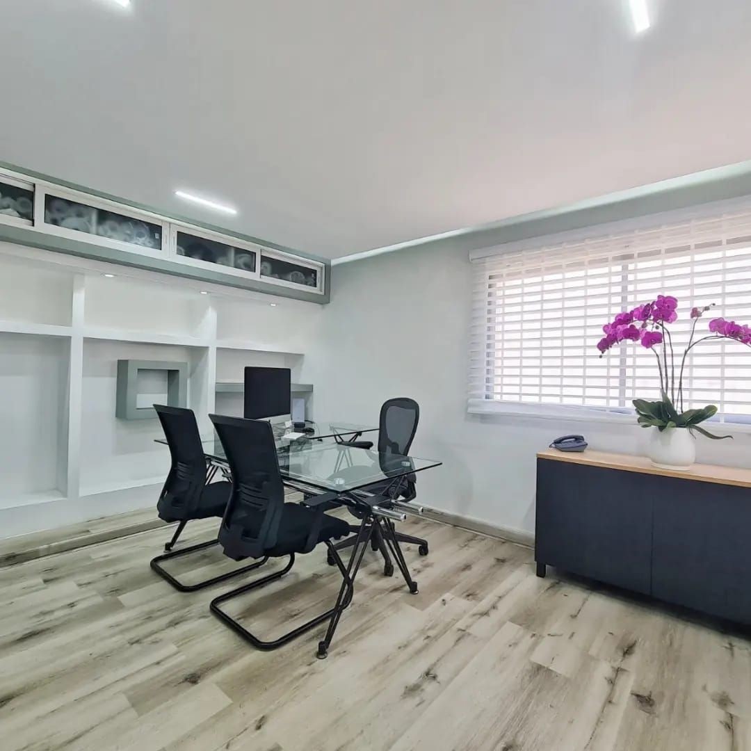 oficinas y locales comerciales - Se alquila oficina en Bella Vista amueblada 5