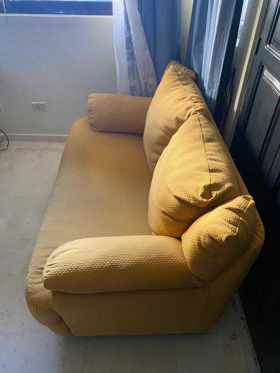 muebles y colchones - Sofá Tapizado Amarillo Dos Plazas 1
