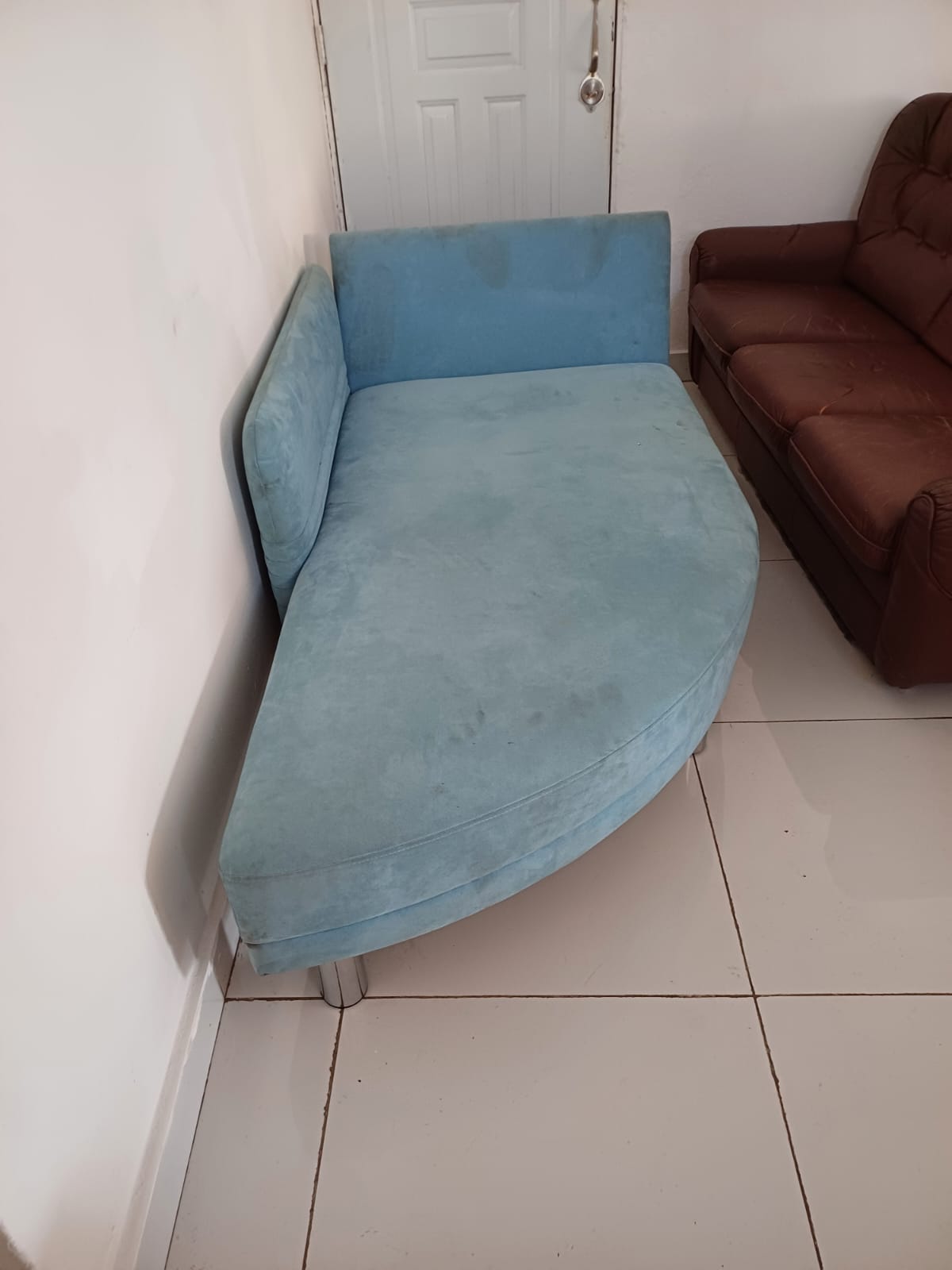 muebles y colchones - Sofá Seccional Curvo Azul Claro - Importado de Sui 1
