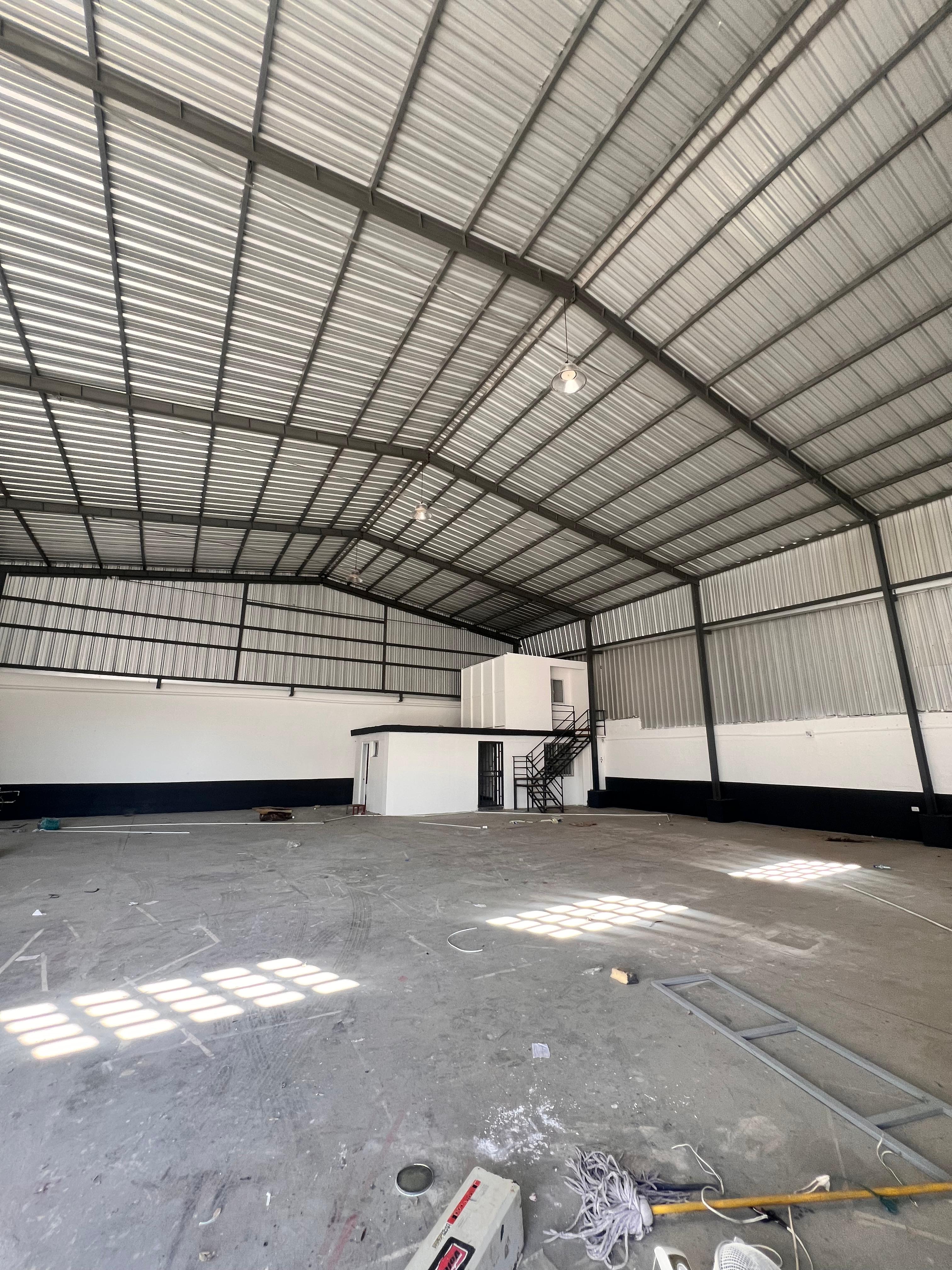 oficinas y locales comerciales - NAVE EN ALQUILER ZONA INDUSTRIAL VILLA AURA  3