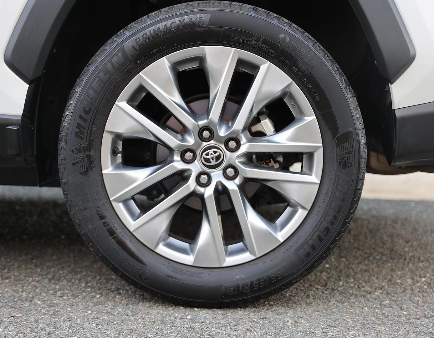 jeepetas y camionetas - Toyota RAV4 XLE premium 2023 9